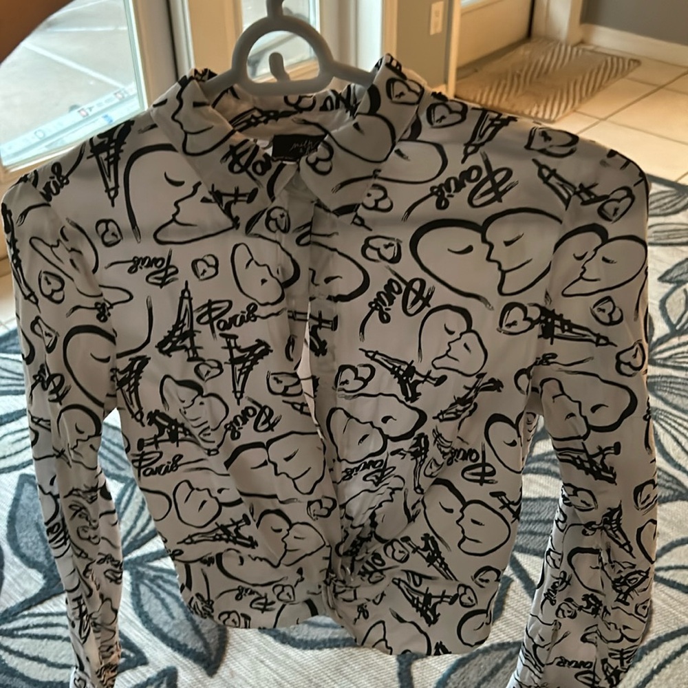 Long sleeve comfortable and stretchy on your waistline.